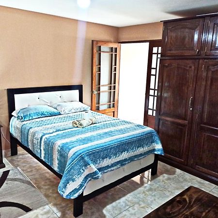 Residencial Moroni - Alojamiento En Cochabamba Bed and Breakfast Εξωτερικό φωτογραφία