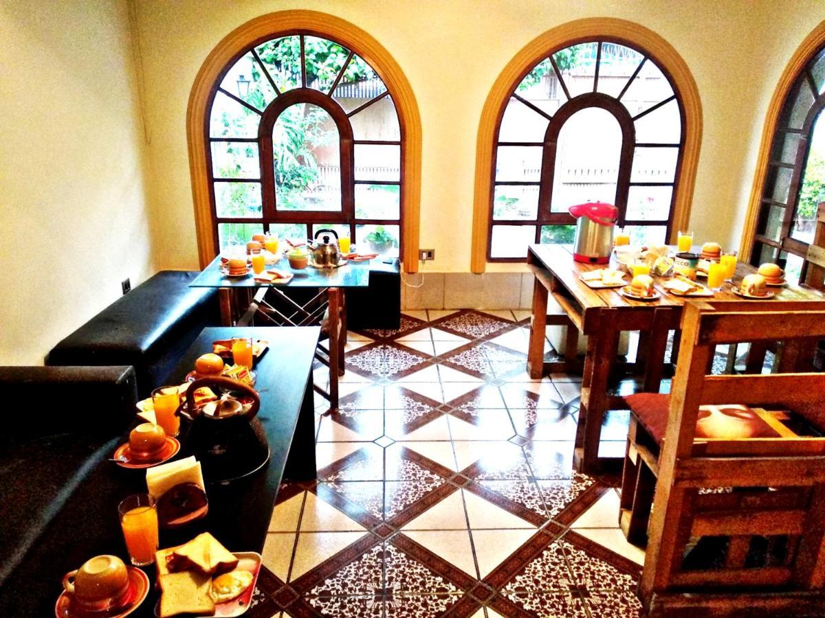 Residencial Moroni - Alojamiento En Cochabamba Bed and Breakfast Εξωτερικό φωτογραφία