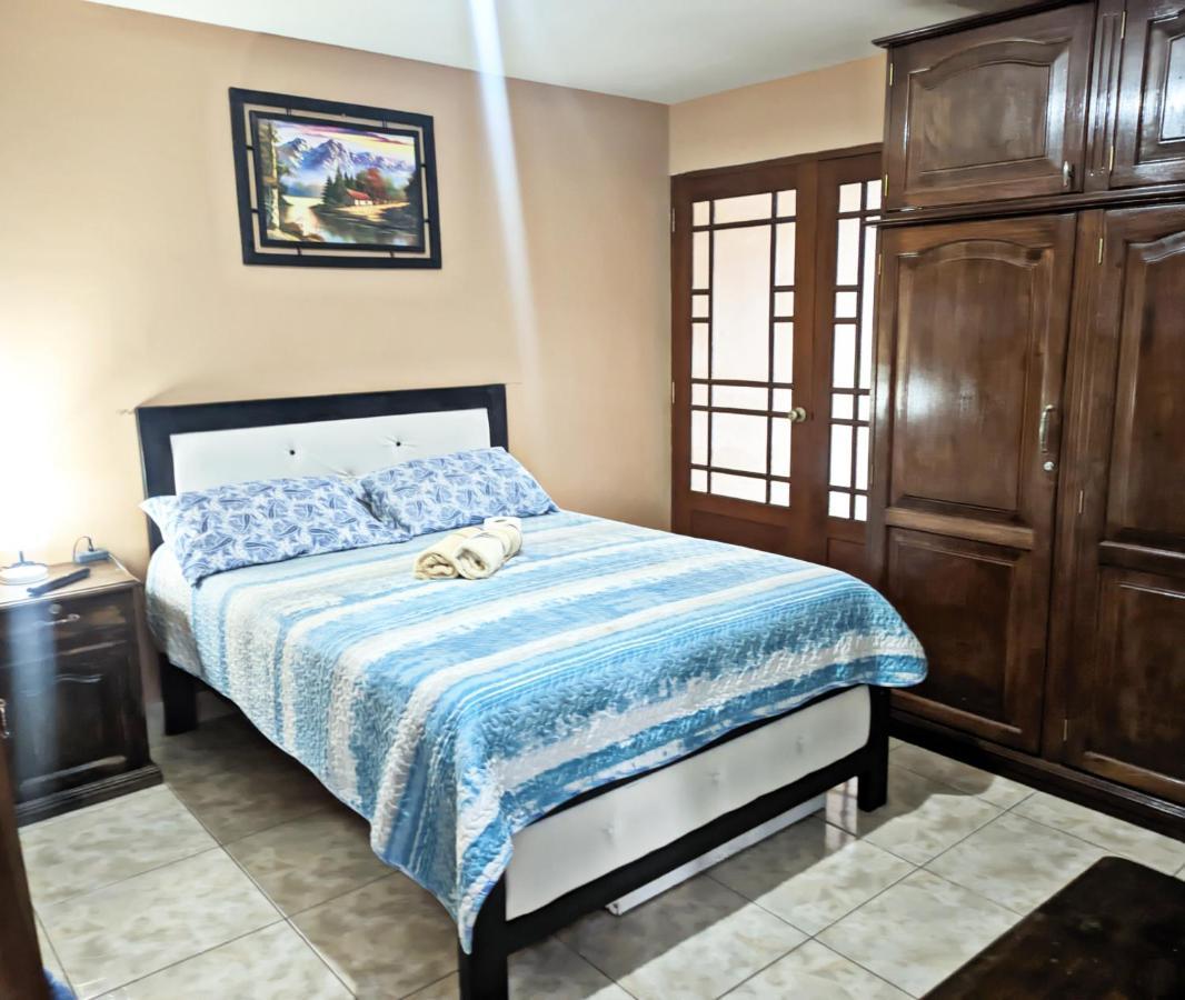 Residencial Moroni - Alojamiento En Cochabamba Bed and Breakfast Εξωτερικό φωτογραφία