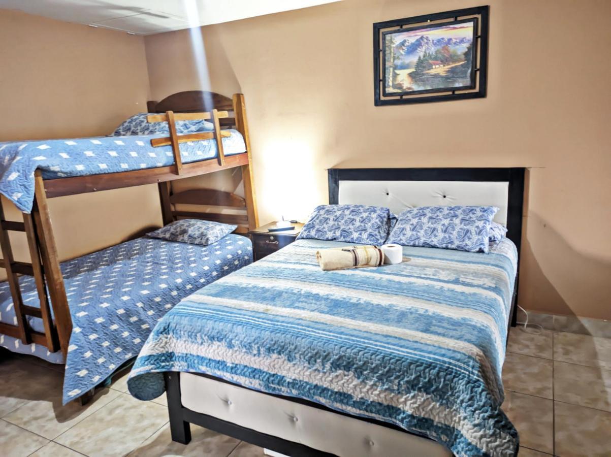 Residencial Moroni - Alojamiento En Cochabamba Bed and Breakfast Εξωτερικό φωτογραφία
