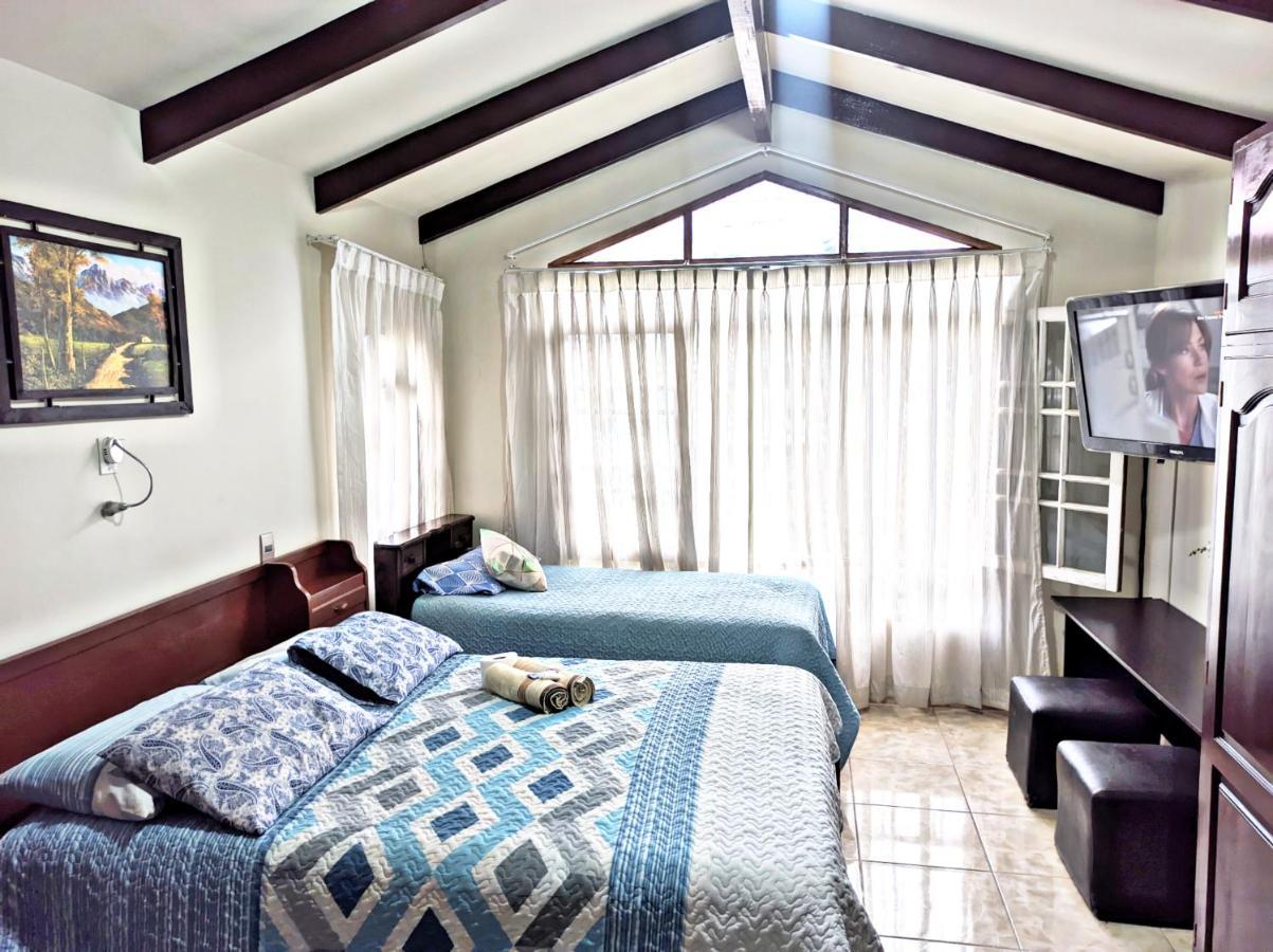 Residencial Moroni - Alojamiento En Cochabamba Bed and Breakfast Εξωτερικό φωτογραφία