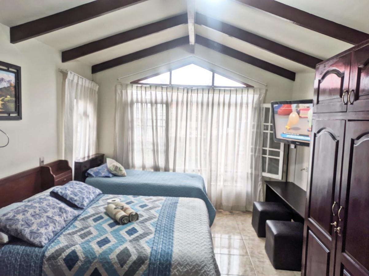Residencial Moroni - Alojamiento En Cochabamba Bed and Breakfast Εξωτερικό φωτογραφία