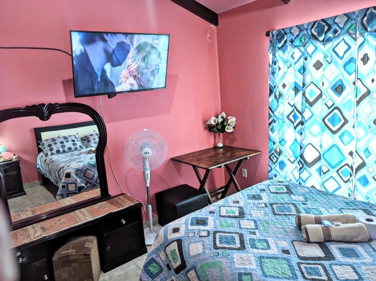 Residencial Moroni - Alojamiento En Cochabamba Bed and Breakfast Εξωτερικό φωτογραφία