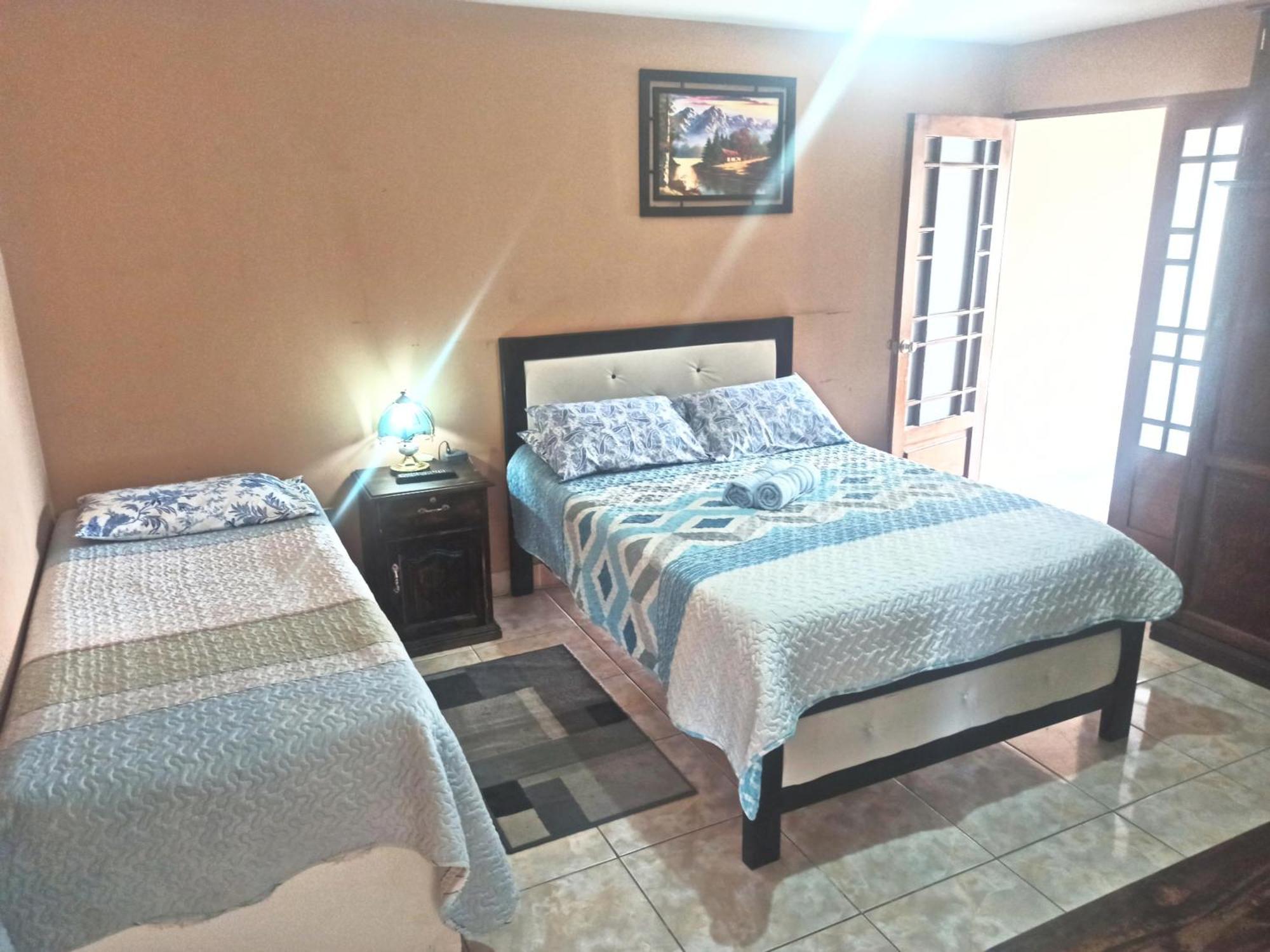 Residencial Moroni - Alojamiento En Cochabamba Bed and Breakfast Εξωτερικό φωτογραφία