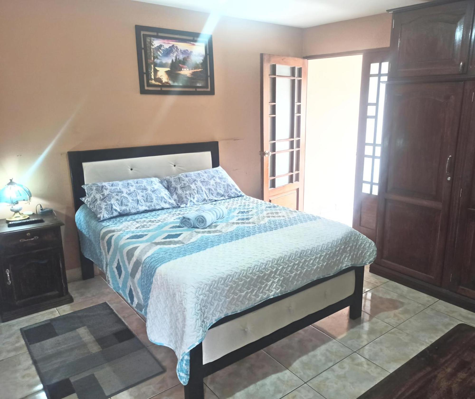 Residencial Moroni - Alojamiento En Cochabamba Bed and Breakfast Εξωτερικό φωτογραφία