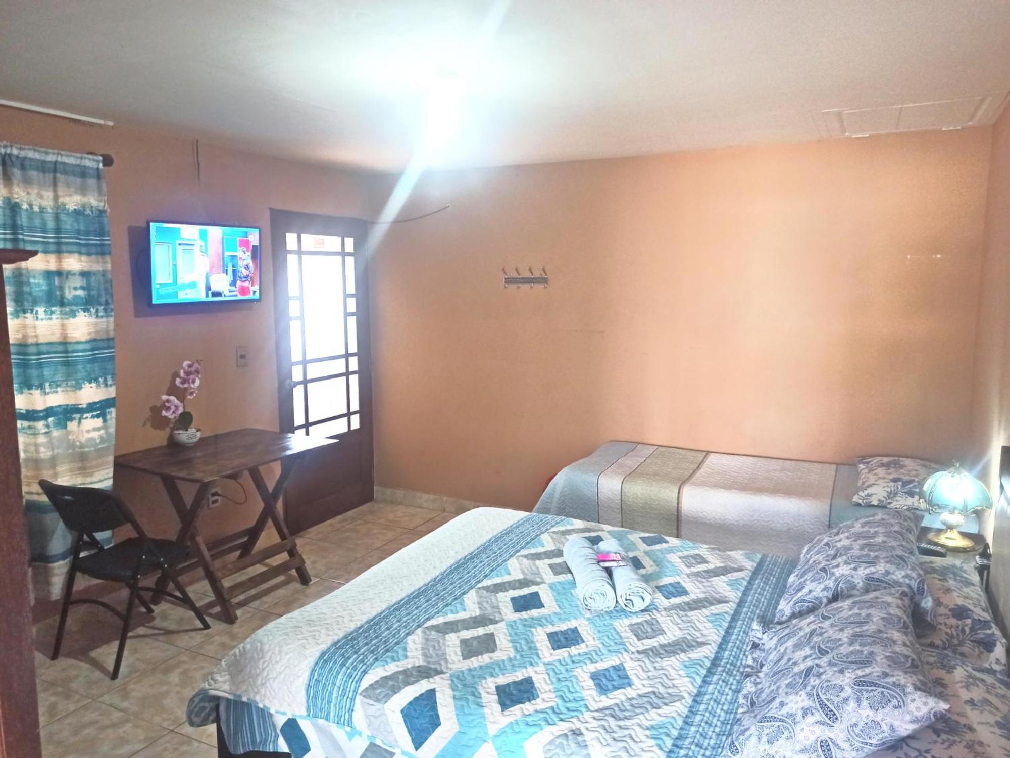 Residencial Moroni - Alojamiento En Cochabamba Bed and Breakfast Εξωτερικό φωτογραφία