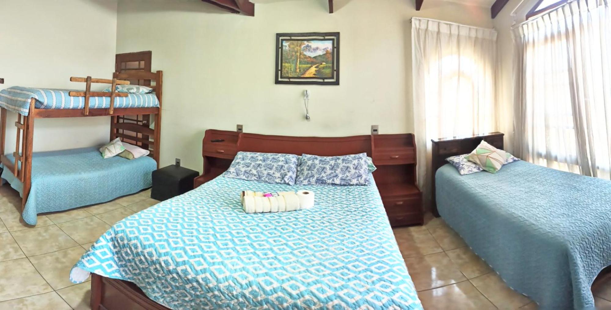 Residencial Moroni - Alojamiento En Cochabamba Bed and Breakfast Εξωτερικό φωτογραφία