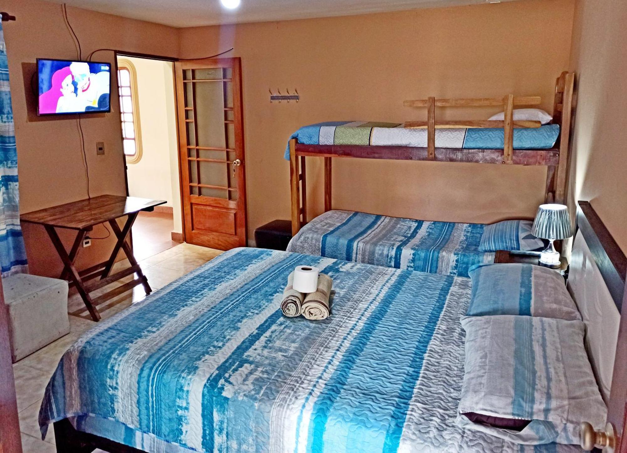 Residencial Moroni - Alojamiento En Cochabamba Bed and Breakfast Εξωτερικό φωτογραφία